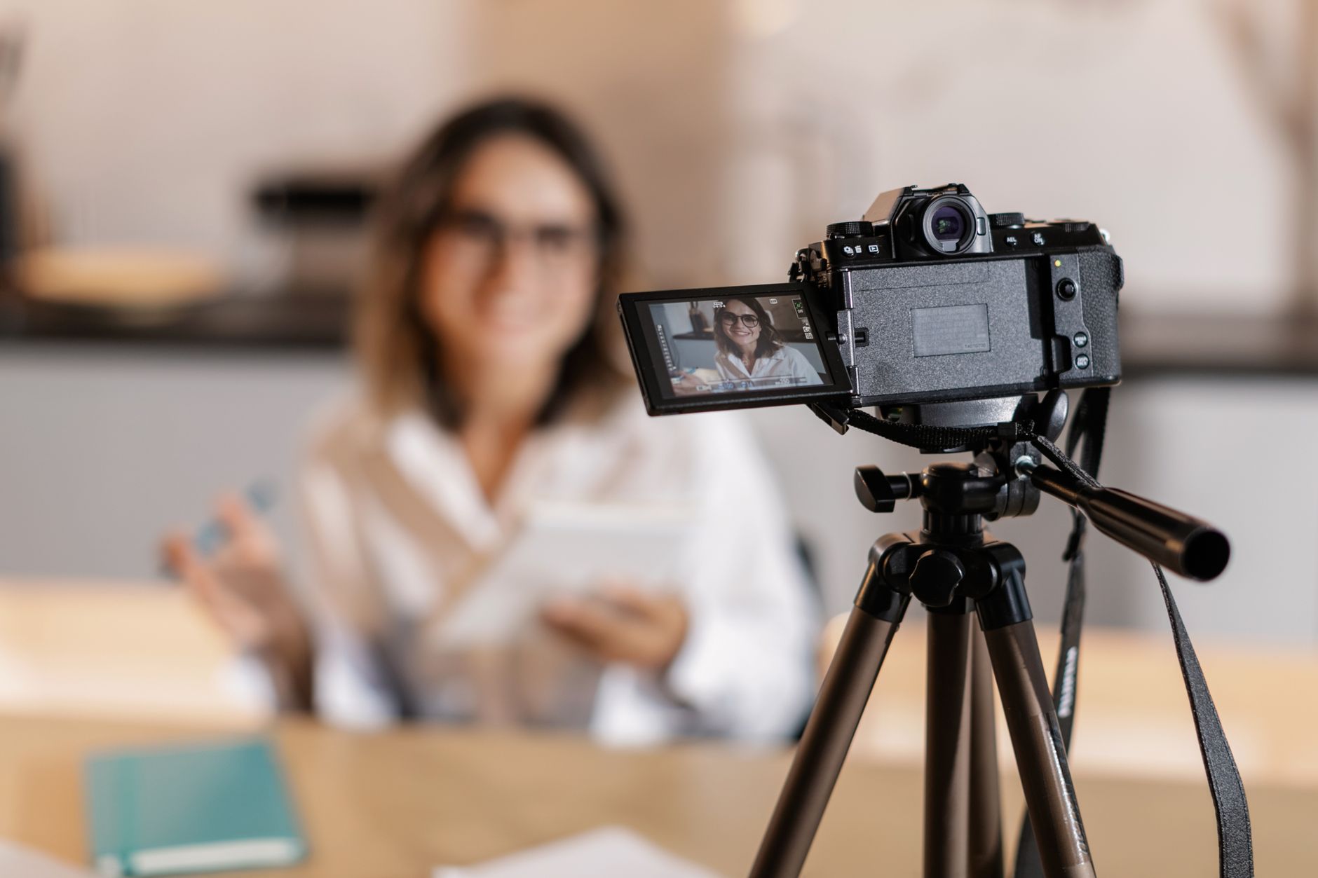 Ce tip de experiență se solicită în domeniul videochat-ului – Iată câteva aspecte pe care trebuie să le iei în considerare înainte de a opta pentru un job în videochat!