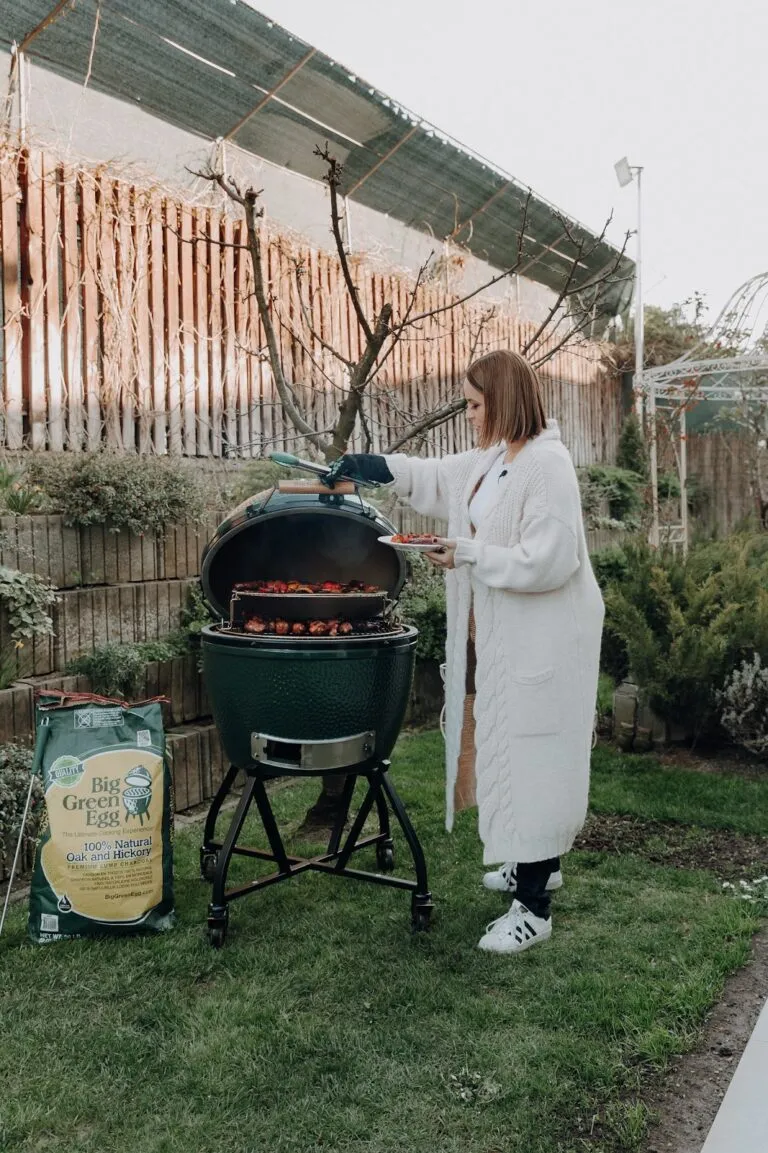 Gătim cu Andreea Marin –  Îndrăgita vedetă de televiziune ne dezvăluie ce tip de grătar folosește pentru răsfățul familiei și prietenilor