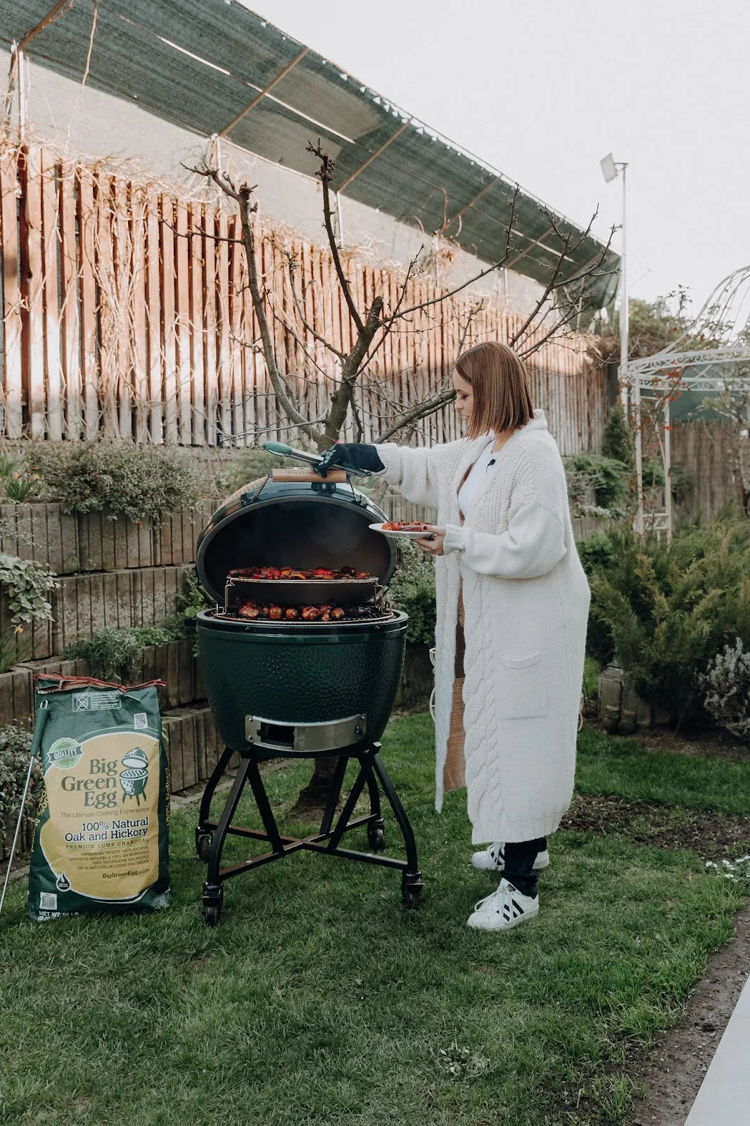 Gătim cu Andreea Marin –  Îndrăgita vedetă de televiziune ne dezvăluie ce tip de grătar folosește pentru răsfățul familiei și prietenilor