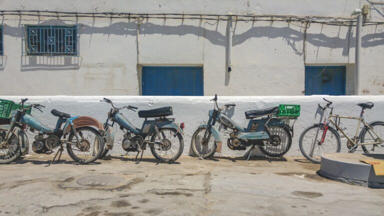 Cum să-ți alegi motocicleta potrivită pentru călătorii lungi Photo Motorcycle journey