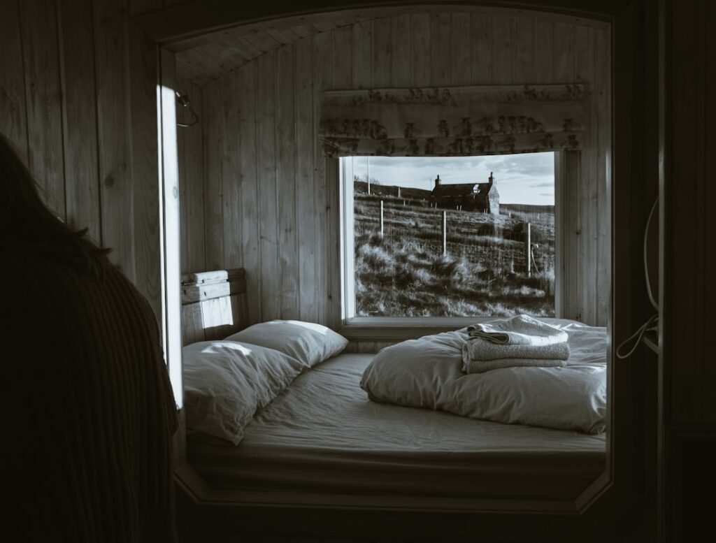 Efectele dormitului cu capul spre ușă Photo Bedroom feng shui