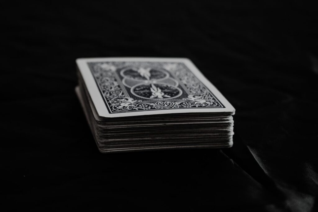 De ce trebuie să păstrezi bani ascunși acasă Photo Hidden cash