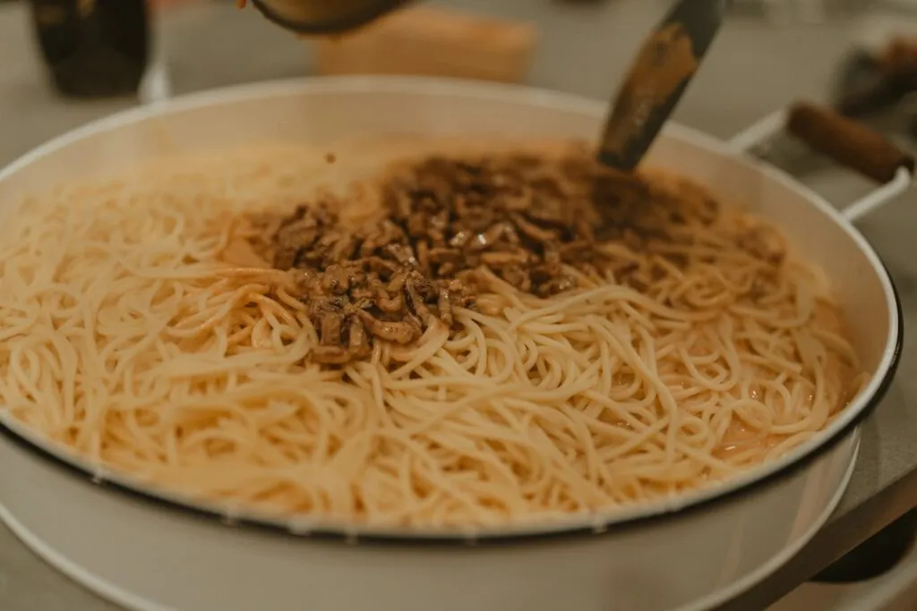 Photo cook pasta like restaurant