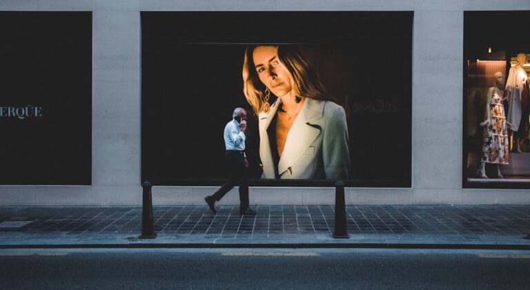 Photo difference between free and promoted ads